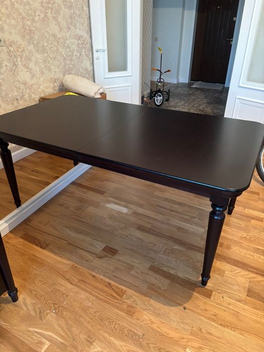 Стол из Польшы из натурального дерева в идеальном состоянии.