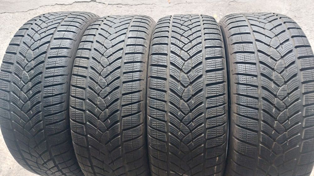 Зимни гуми 235/55/18 Goodyear Ultragrip Performance Suv 4 броя
