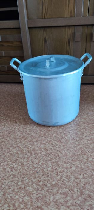 Продам алюминиевую кастрюлю 20 л