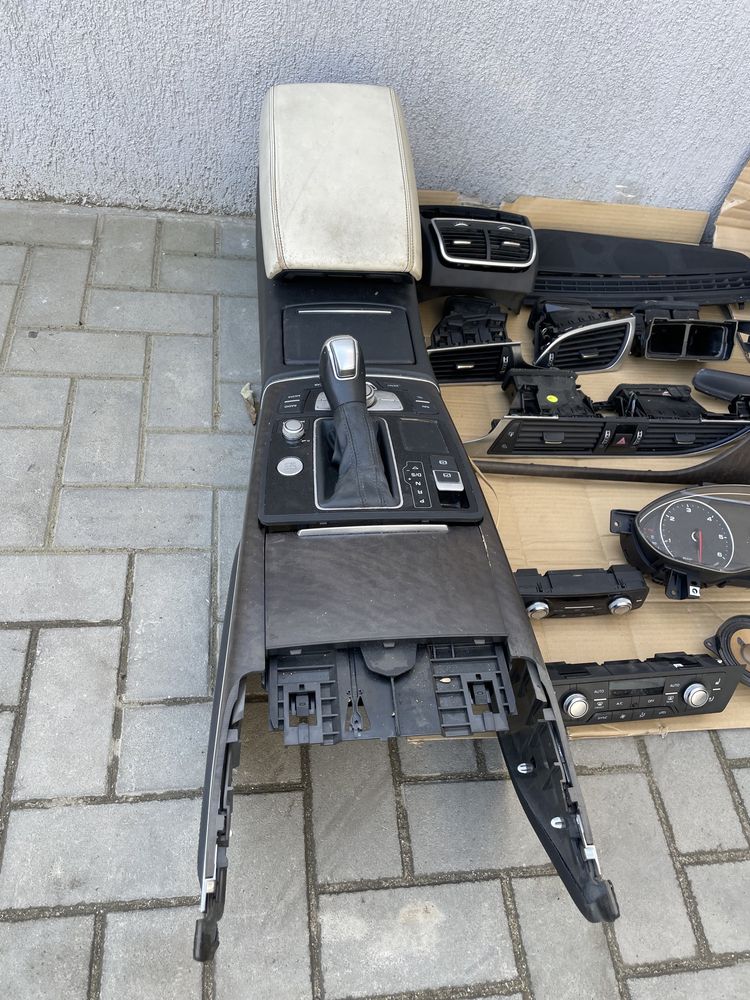 Consola centrala ceasuri de bord Audi A6 C7 facelift