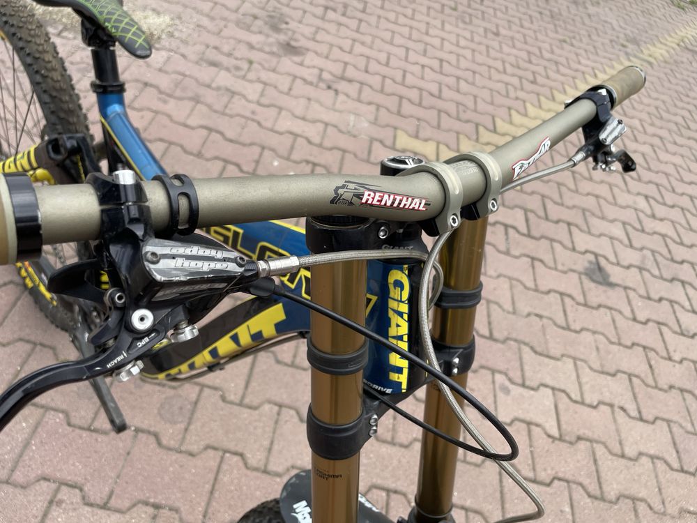 Giant Glory 8.0 2014 (Bicicleta Downhill)