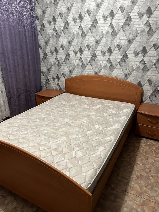 кровать с матрасом, стенка