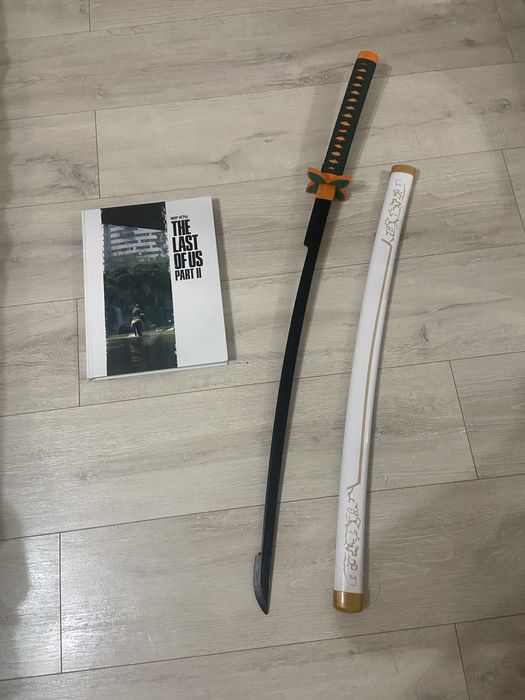 Продам артбук и катану!!!