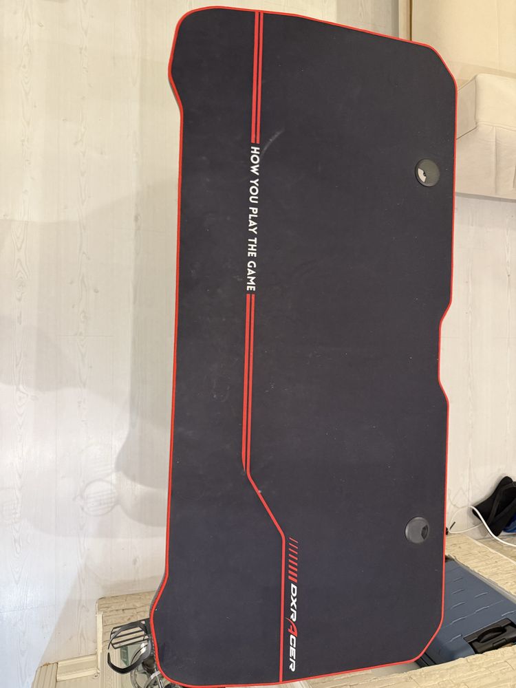 Стол для игрового компьютера DXRACER