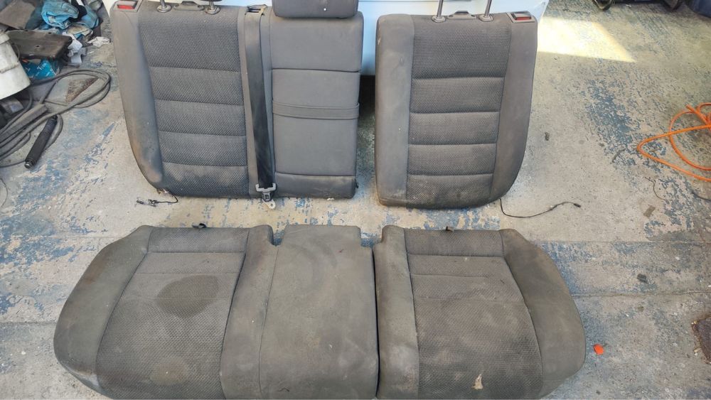Заднее сиденье VW Touareg