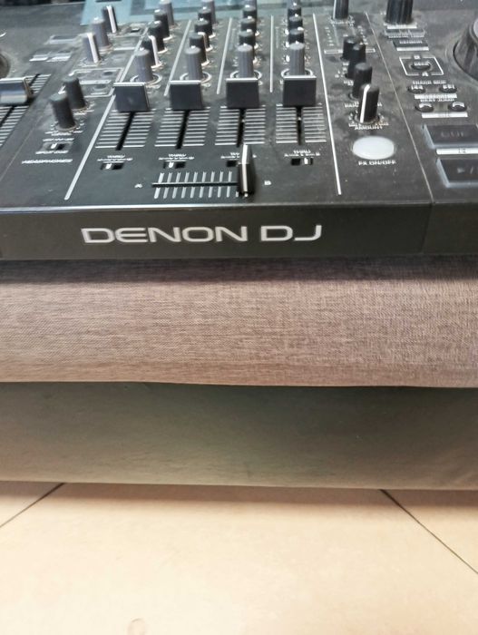 Диджейски пулт DENON DJ SOLIVE 4