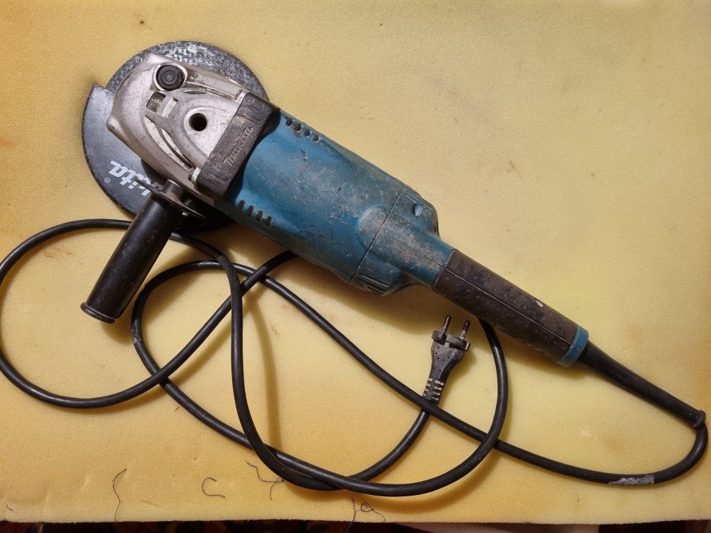 Болгарка Makita GA 7020