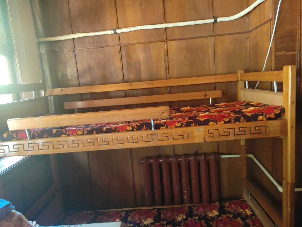 2qavatli krovat holati yaxshi