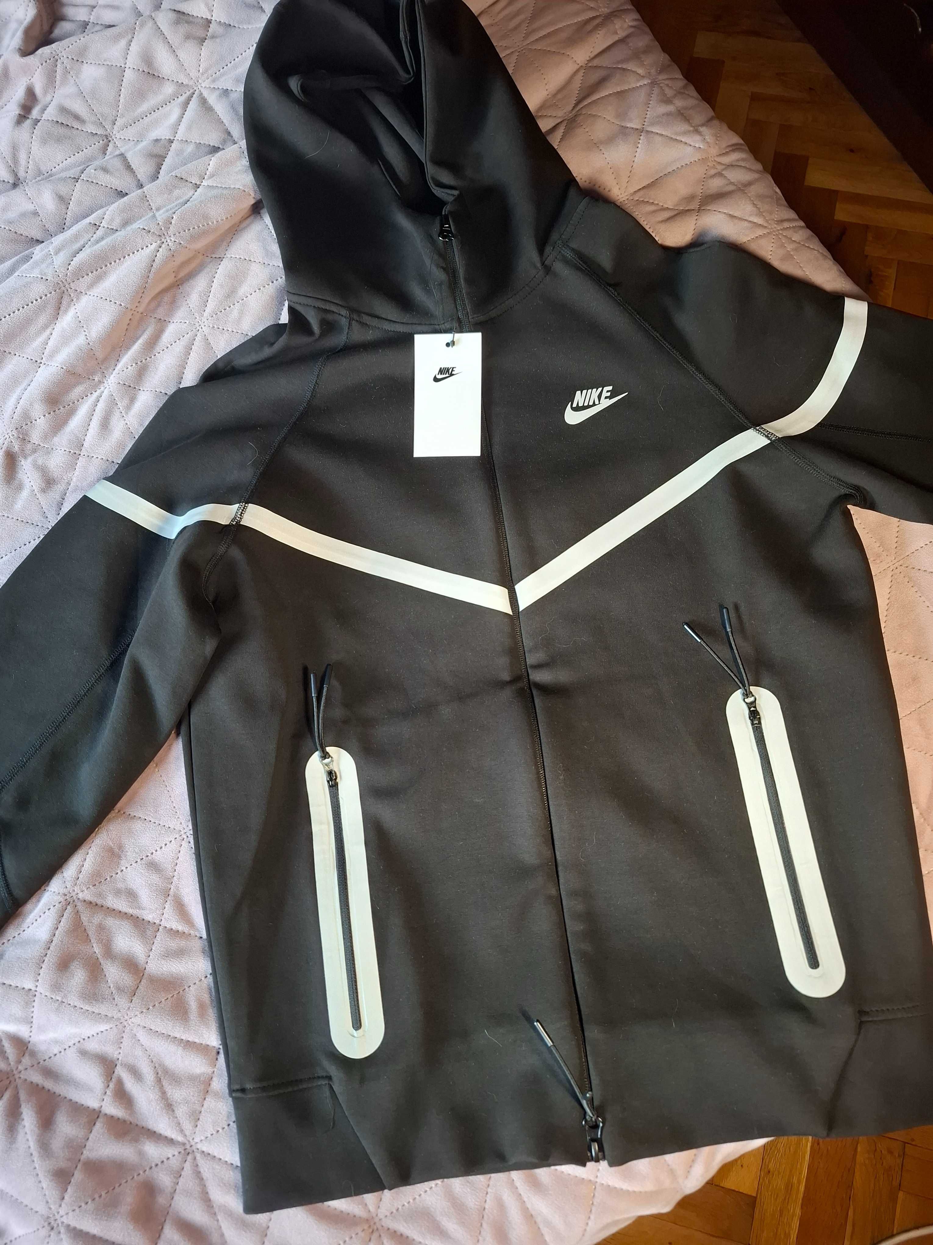 ЧИСТО НОВ Nike Tech Fleece Reflective РАЗМЕР М