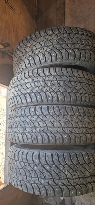 Продам зимняю резину 215.55.р17