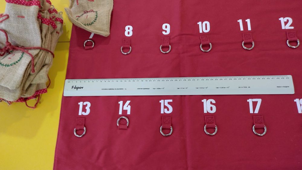 Адвент календар от плат за стена