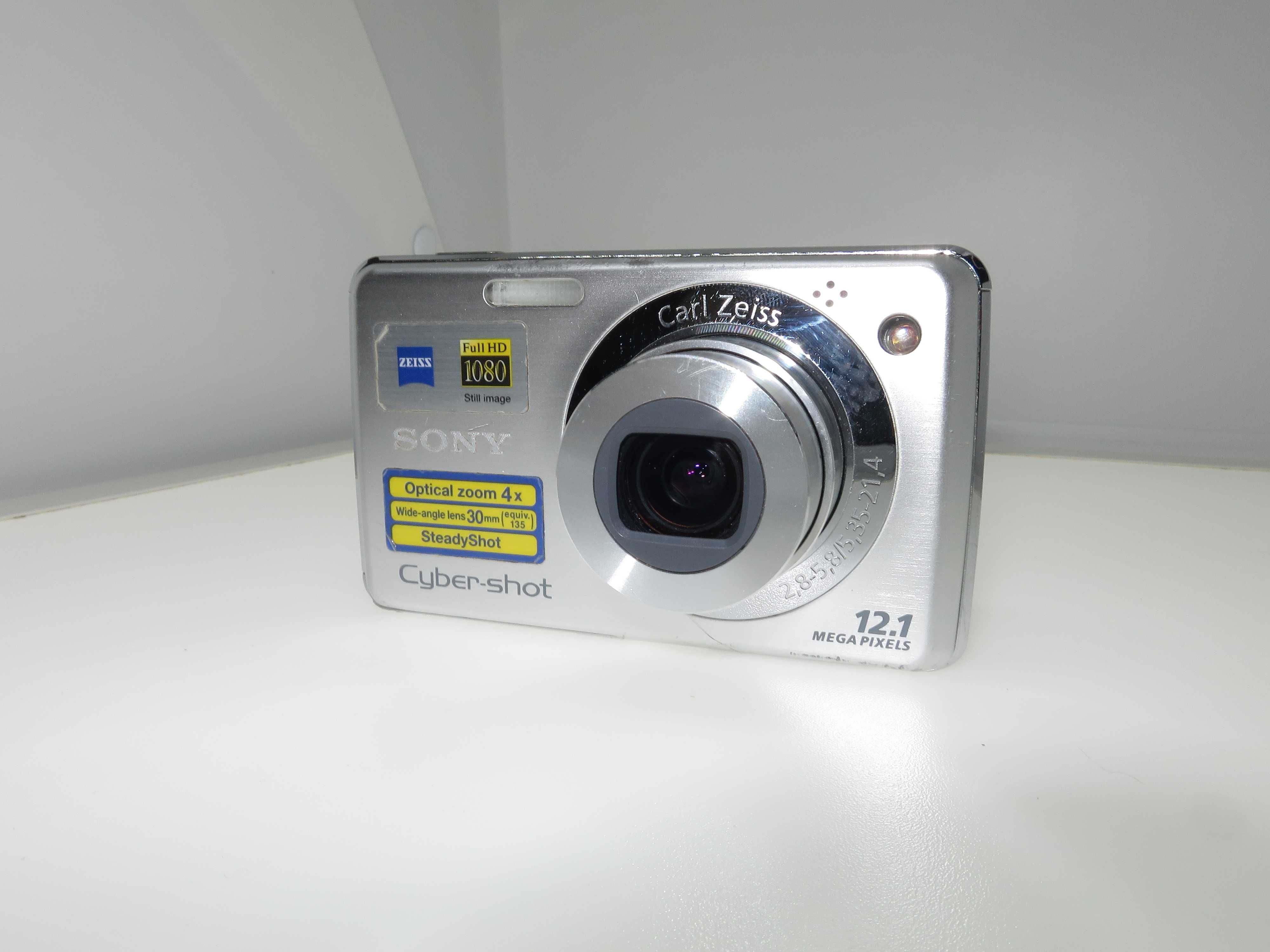 Sony Cyber-shot W210 компактен фотоапарат, комплект камера и зарядно