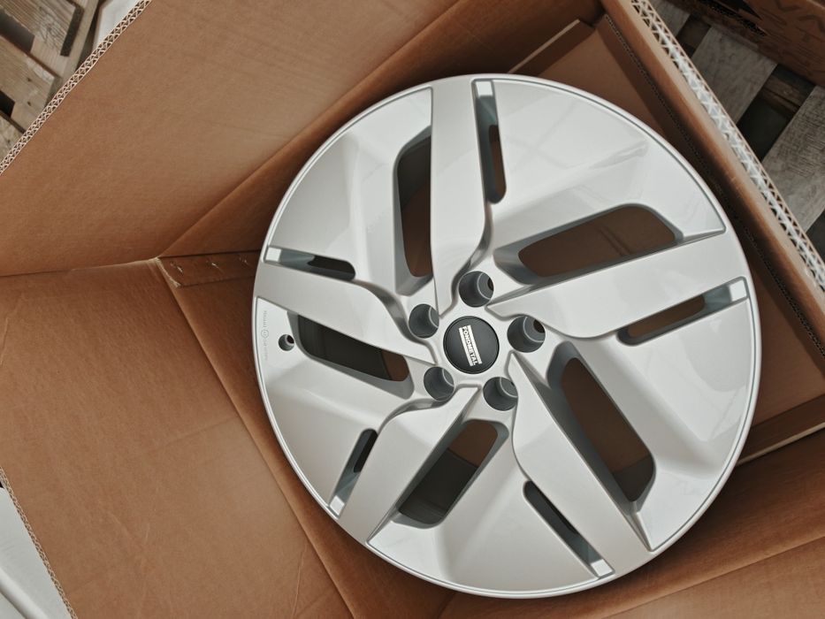 Vand jante de aliaj pentru Tesla pe 19 marca Fondmetal