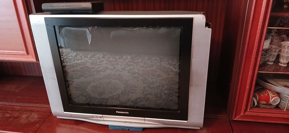 продам телевизор PANASONIC