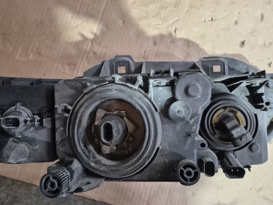 Десен фар Бмв Е39 Hella 5 серия BMW E39 фарове