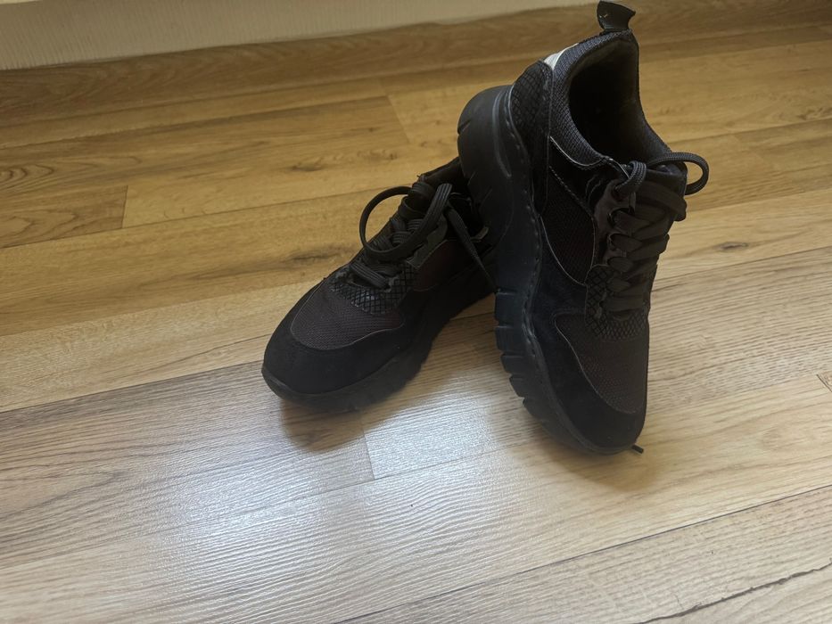 Кроссовки черные женские