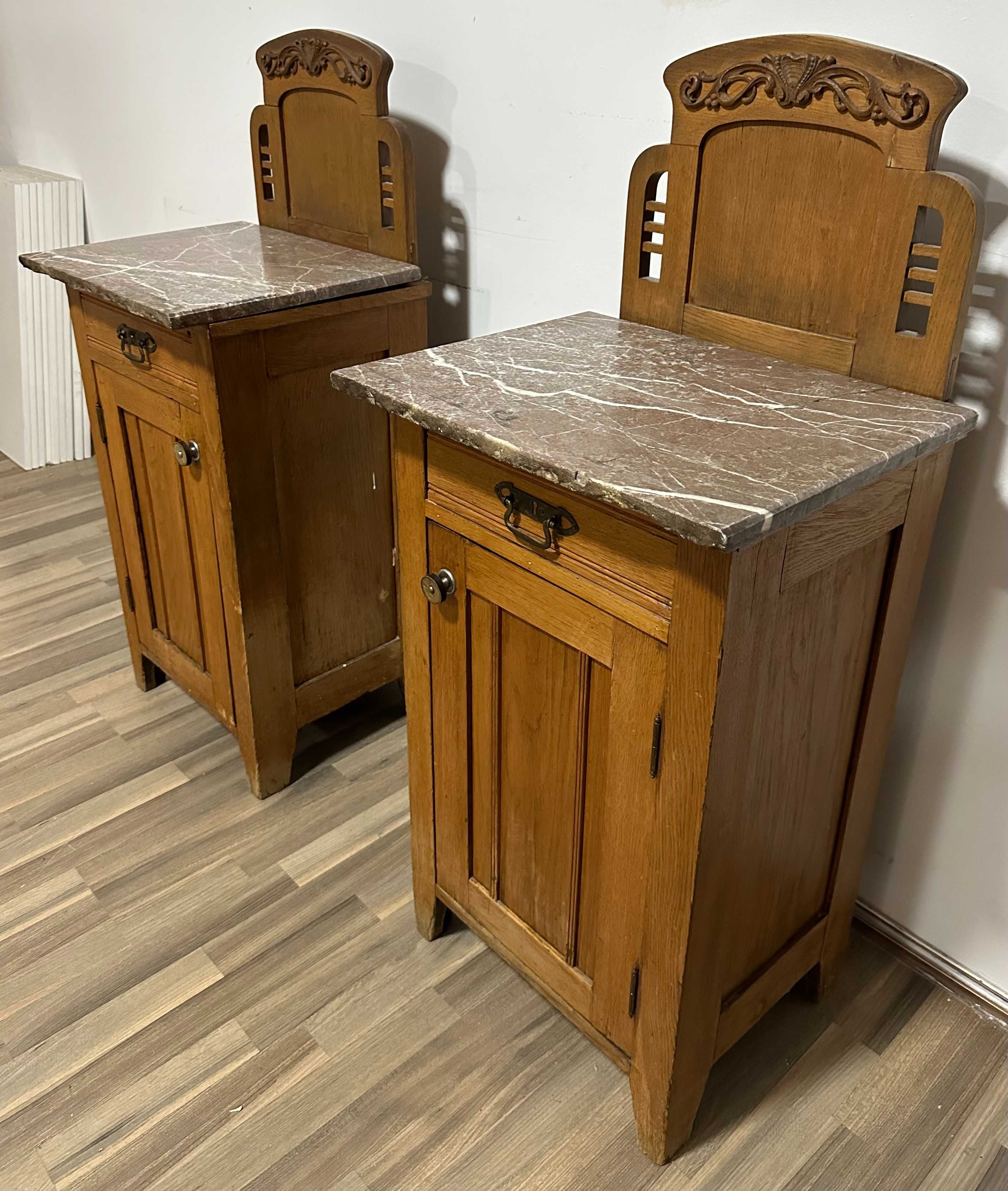 Set 2 Noptiere vintage din lemn masiv; Noptiera cu usa si sertar