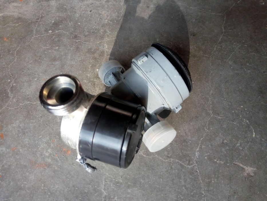 Продавам работещи Български водомери ст ниодена и топла вода