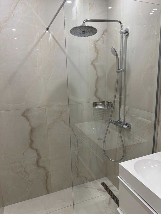 Под наем луксозен 3-стаен апартамент