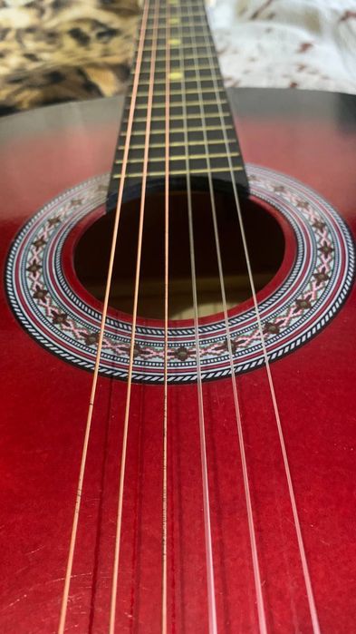 Продаётся классическая гитара
