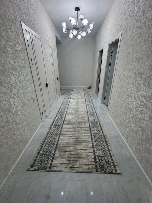 Olmazor tumani qorasaroy suv boyida  3 xona navastroyka sotiladi