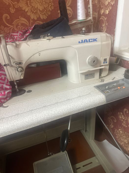 Швейная машинка JACK и оверлок JACK