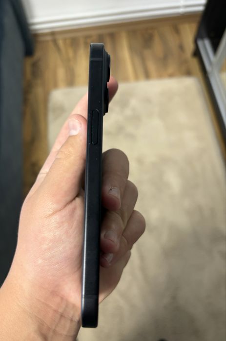 Iphone 15 aproape nou