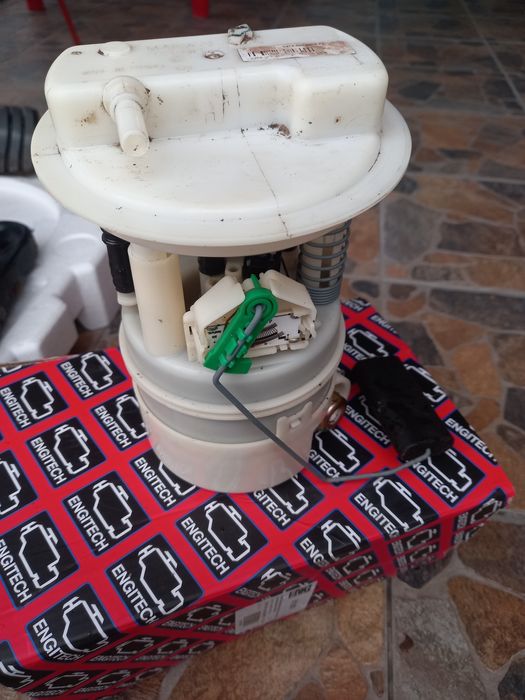 Vand pompa benzina logan