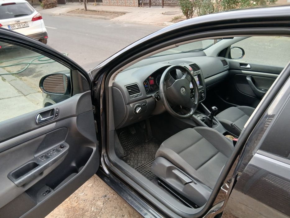 VOLKSWAGEN golf 5 benzina 1.6din 2005,propietar