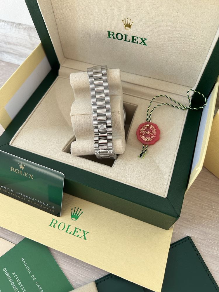 Rolex Oyster Perpetual Мъжки Часовник С Луксозна Кутия И Карта