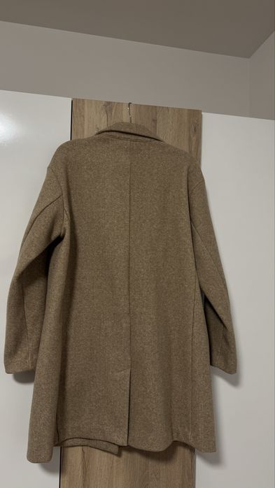 Палтото, което говори със стил – в цвят камел