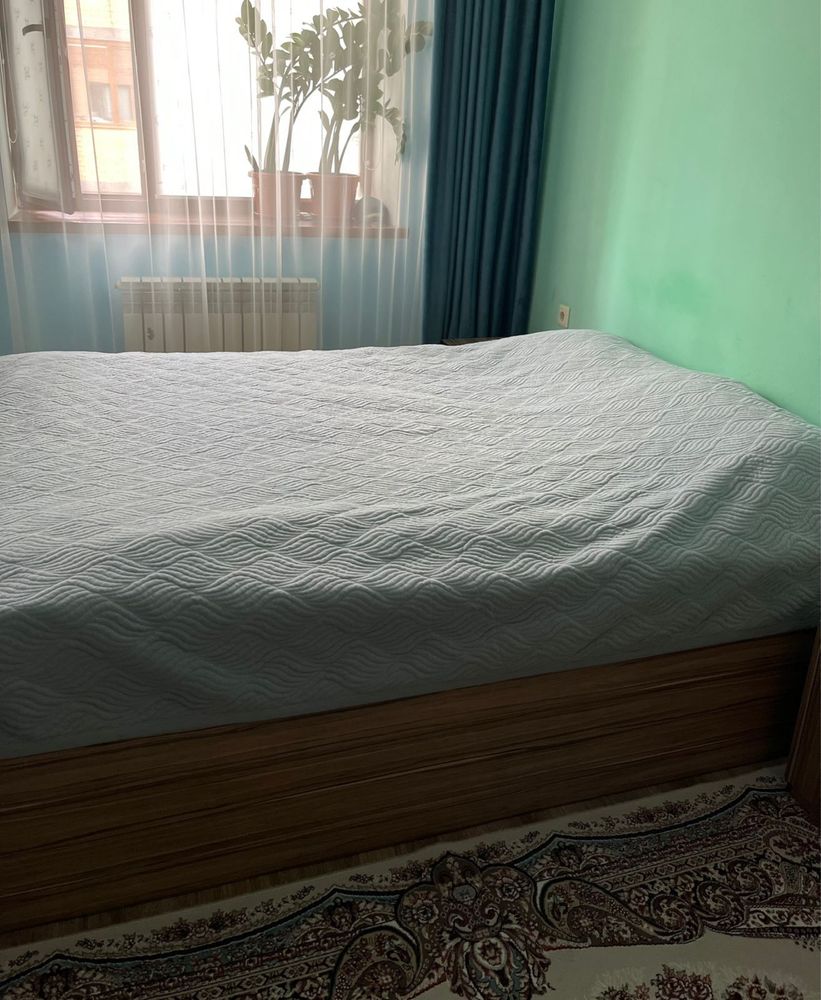 Кровать + 2 тумбочки