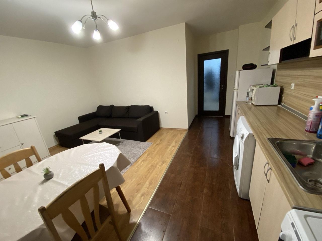 Дава се под наем Тристаен апартамент в Пловдив, Южен - 75 кв.м за 375 € - Снимка #1