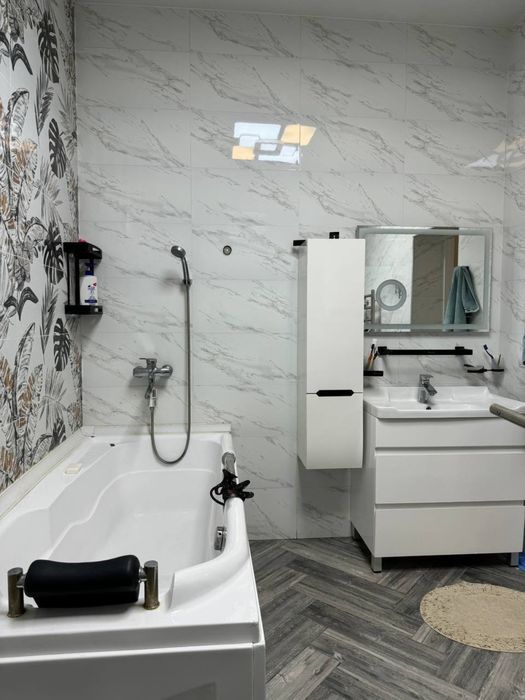 Срочно продаю дом ! 3.5 соток 6 комн два дома