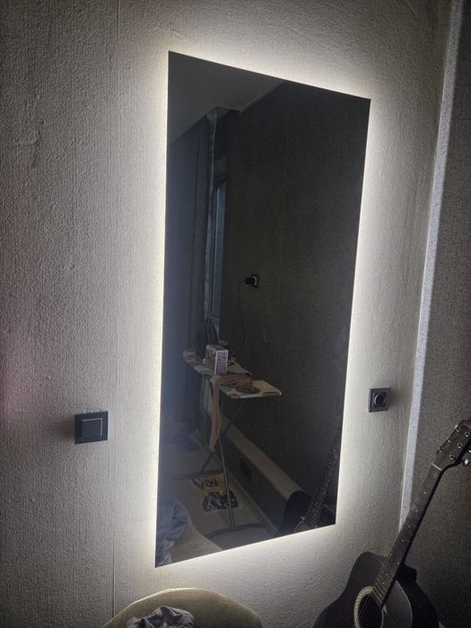 Зеркало с подсветкой новое