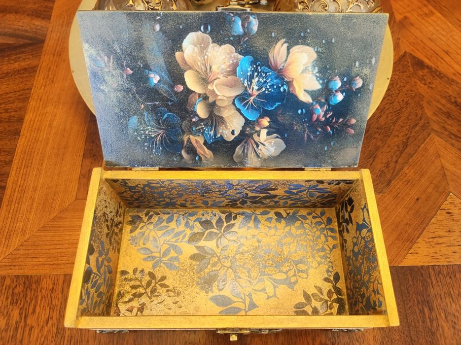 Луксозна дизайнерска кутия за бижута!