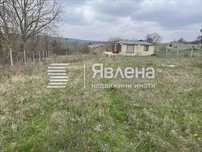 Парцел с къща в с.Орешак