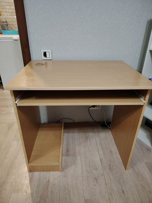 Продам компьютерный стол