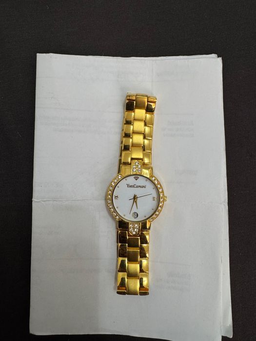 Продава се часовник позлатен с 32 камъчета swarovski