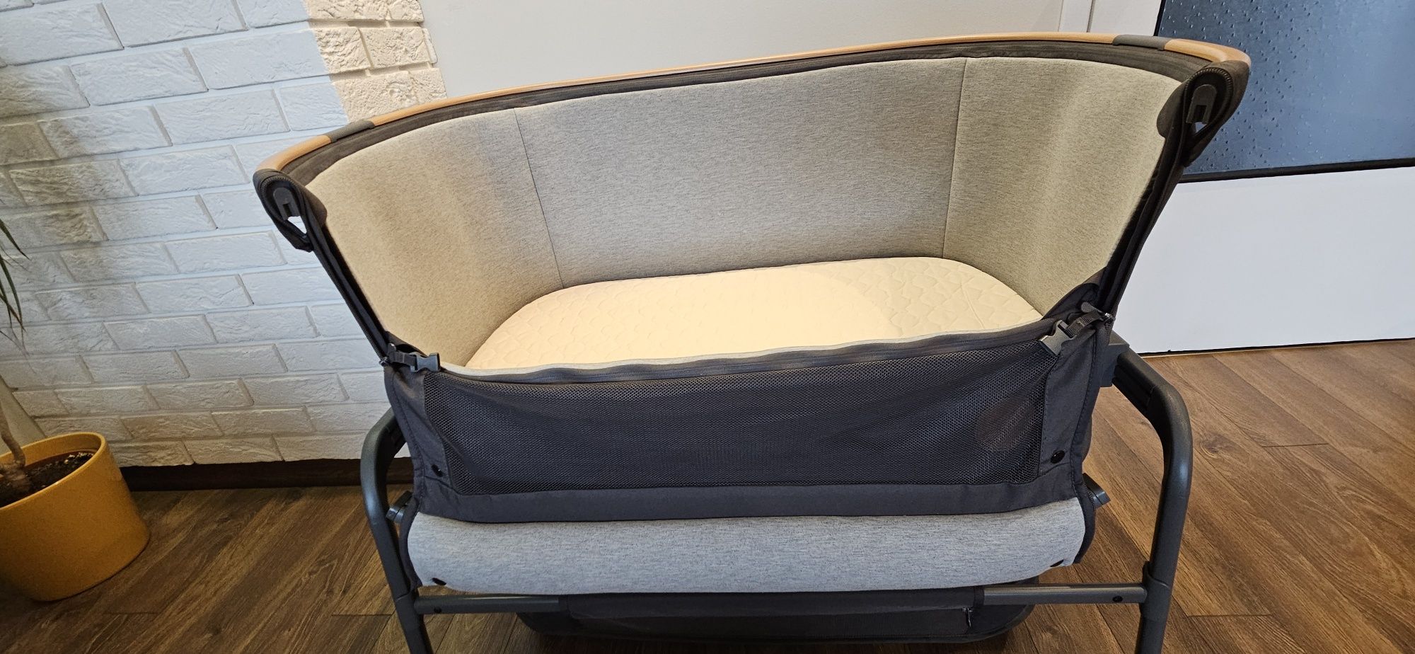Кошара с падаща преграда NEXT TO ME MAXI COSI Iora