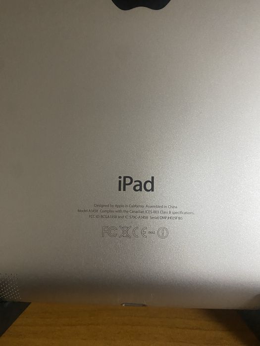 iPad 4th 16GB Wi-Fi само , запазен доста.