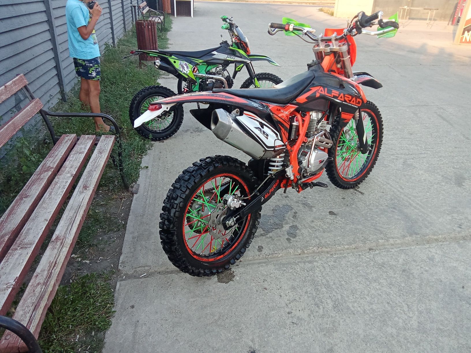 Vând/schimb cross 250 cc