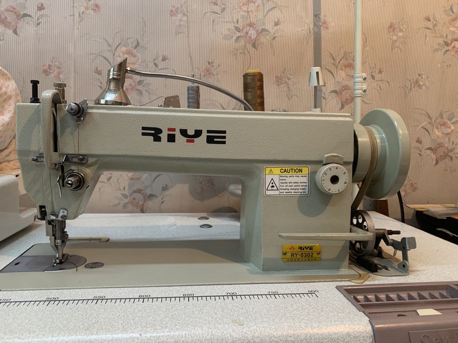 Профессиональная швейная машина