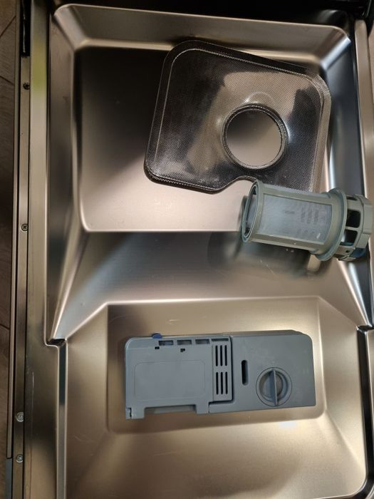 Свободностояща миялна машина Indesit в отлично състояние