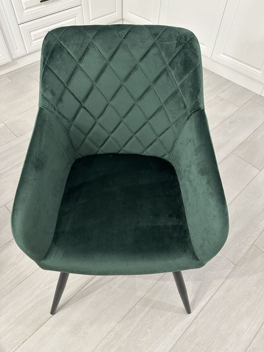 Scaune verde smarald noi