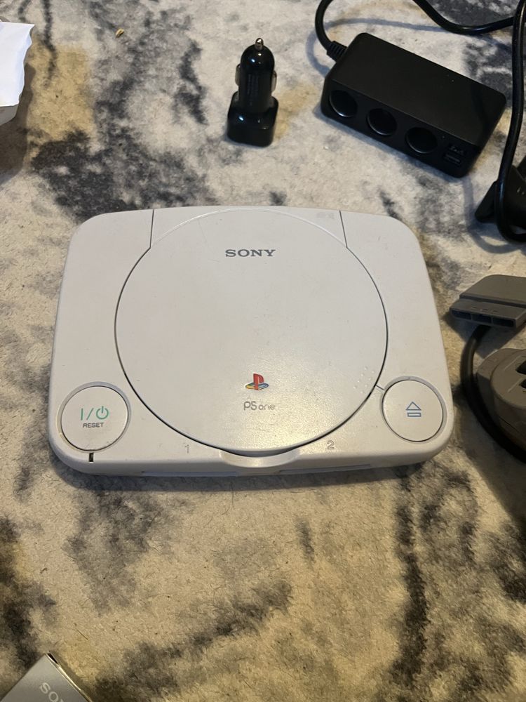 Ps1 slim ,четири джойстика ,разклонител за запалки