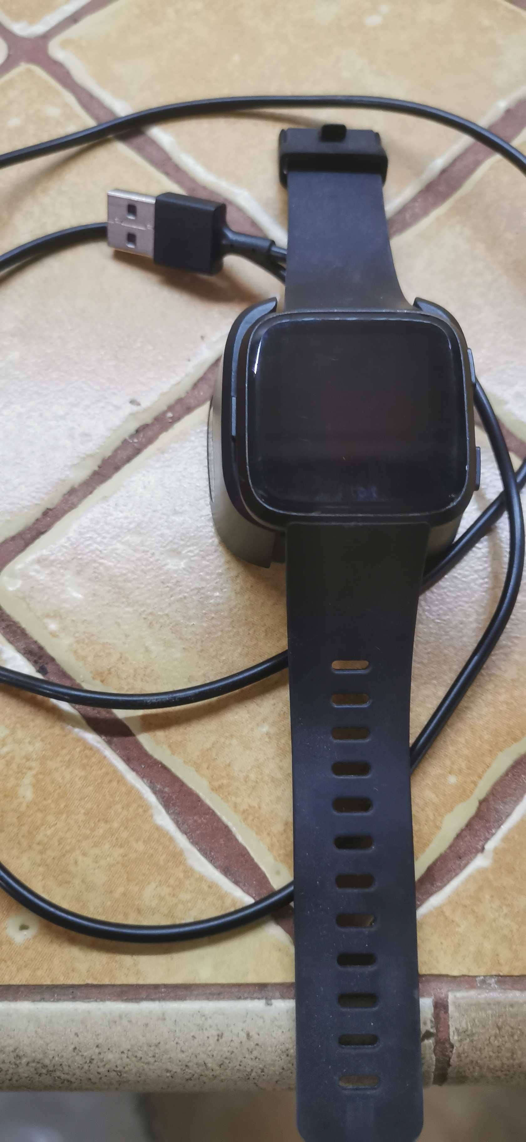 Ceas smartwatch Fitbit Versa