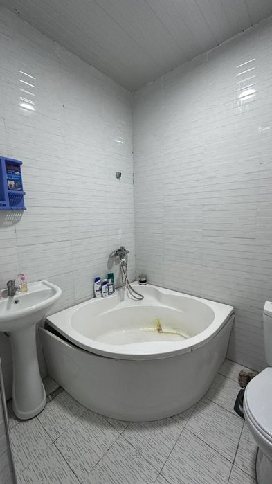 Jizzax shahar Olmazor city da 2 honali uy hama narsasi bilan sotiladi