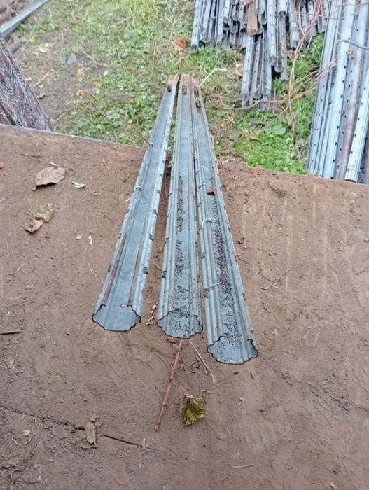 Spaleri zincați 2.40m lungime 22lei buc