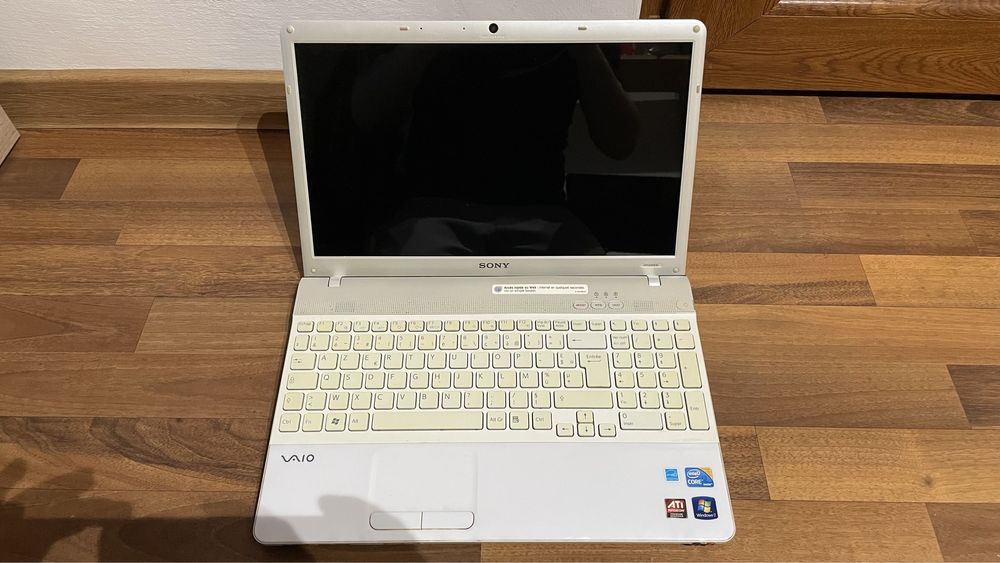 Vand laptop sony vaio 15,3 inch